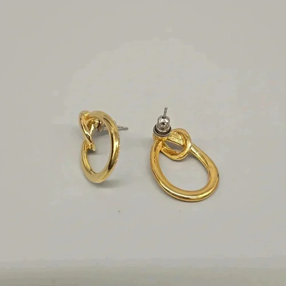 #423 Vintage gold tone Earring - Picture 2 of 2